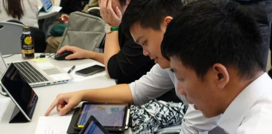 Learning Design Studio - Teachers collaborating with tablets